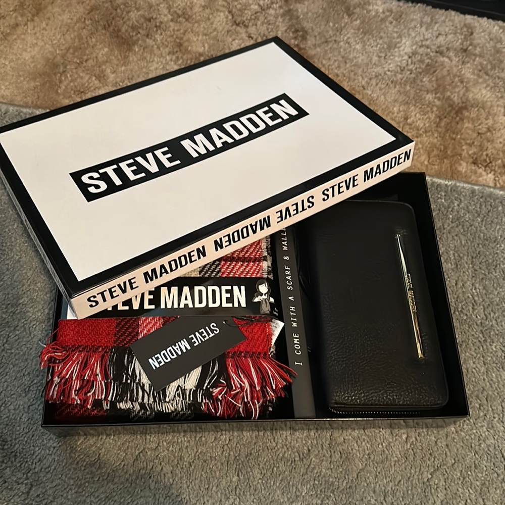 Steve Madden clutch and scarf duo